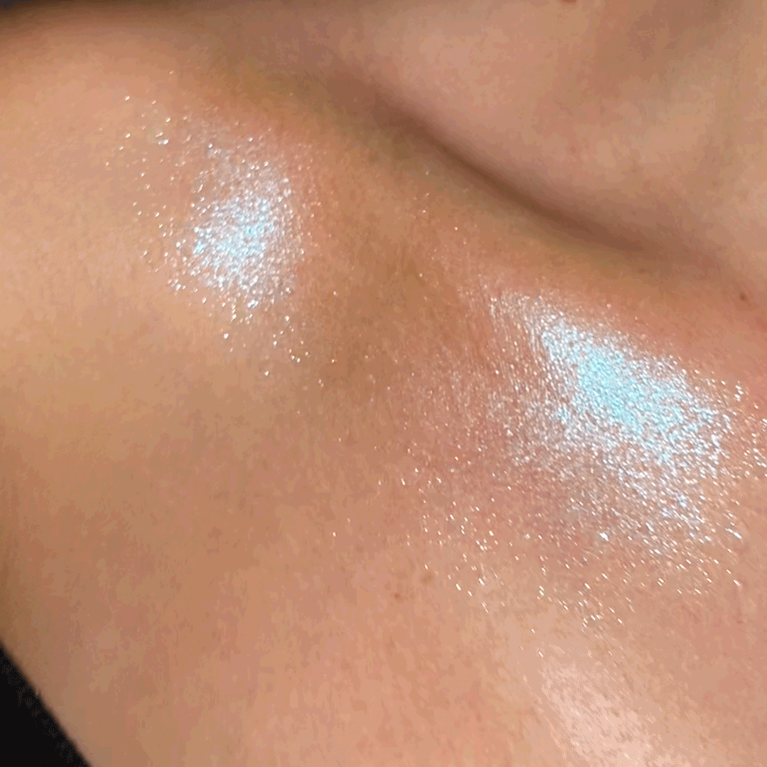 PEARL GONE WILD PRESSED SHIMMER HIGHLIGHTER - 01 Hope (blue iridescent)